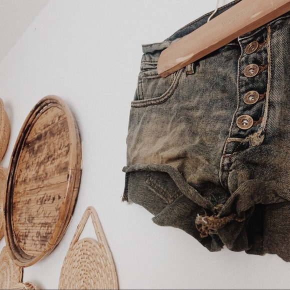 🚚 MOVING SALE! 🚚 Denim cutoff Free People shorts - Picture 2 of 3